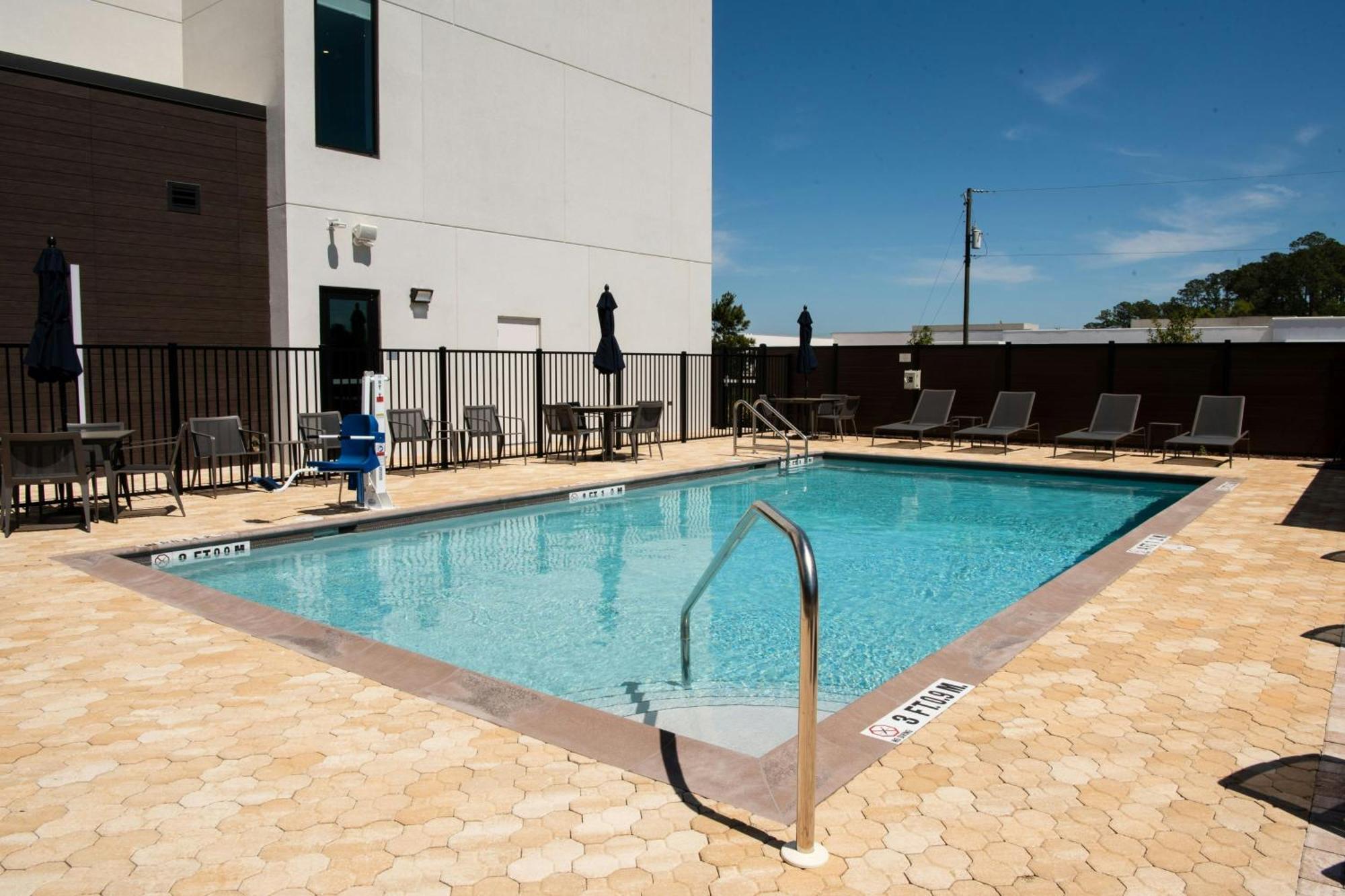 Courtyard By Marriott Lake City Eksteriør billede