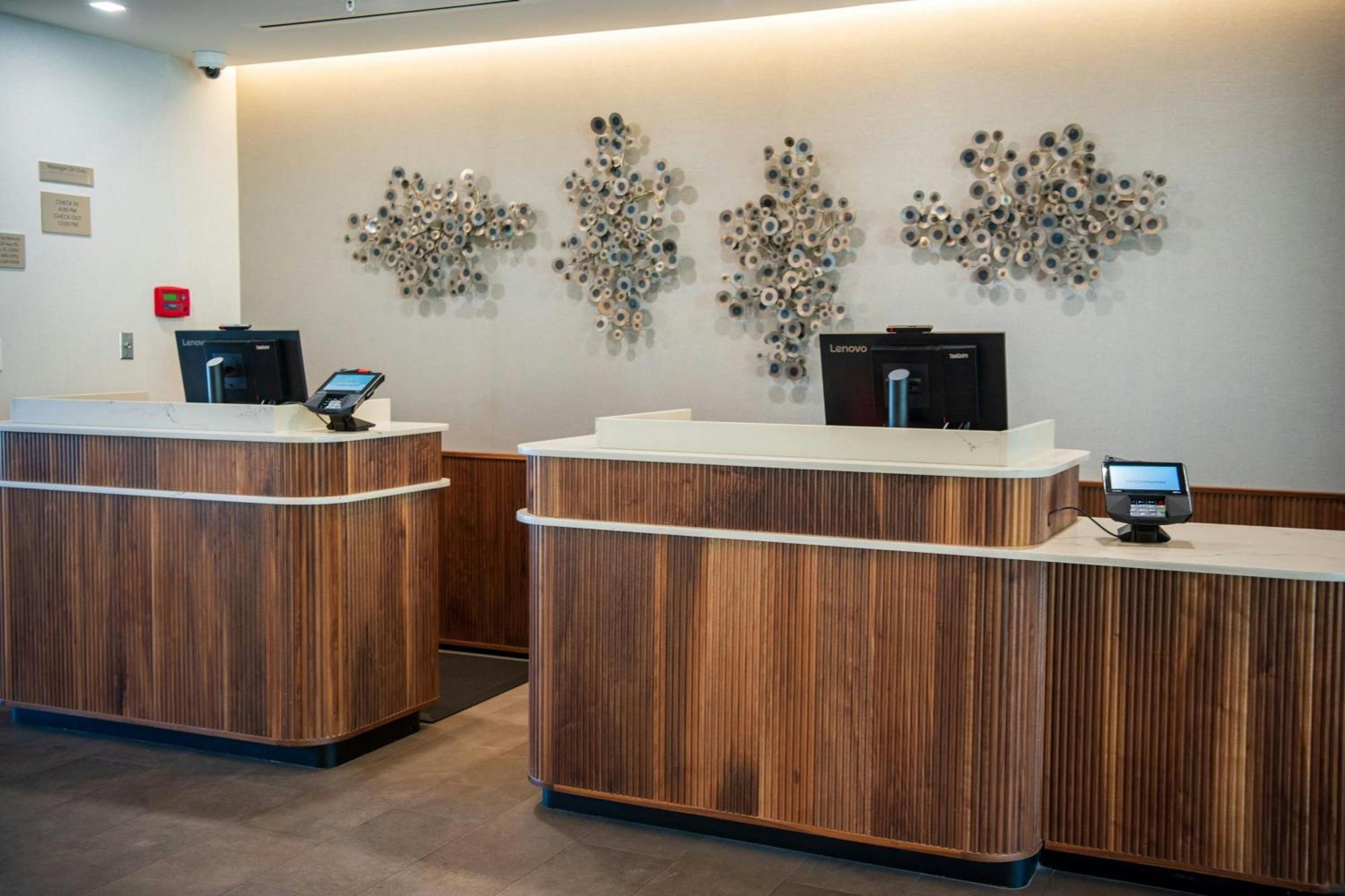 Courtyard By Marriott Lake City Eksteriør billede